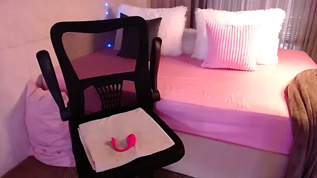 Snapshot of BabyBarbee chatting on March 19, 2025, 12:56 pm BabyBarbee online show from March 19, 2025, 12:56 pm