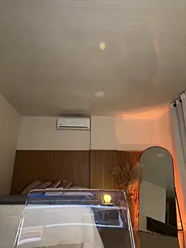 Snapshot of Lianh_Benett chatting on October 19, 2025, 9:50 pm Lianh Benett online show from October 19, 2025, 9:50 pm