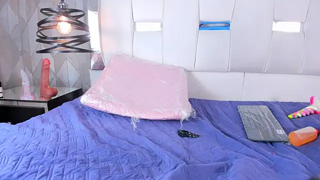 RileyThompson1 online show from March 15, 2025, 9:19 am