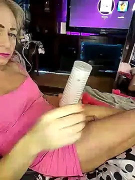 Snapshot of KrystallCox@xh chatting on December 19, 2025, 7:00 am KrystallCoxxh online show from December 19, 2025, 7:00 am