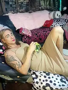 Snapshot of KrystallCox@xh chatting on December 21, 2025, 9:00 am KrystallCoxxh online show from December 21, 2025, 9:00 am