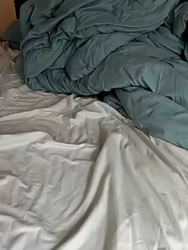 Snapshot of momentum2023 chatting on October 7, 2025, 2:40 pm momentum2023 online show from October 7, 2025, 2:40 pm