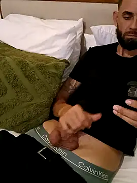 Snapshot of momentum2023 chatting on November 17, 2025, 4:38 am momentum2023 online show from November 17, 2025, 4:38 am