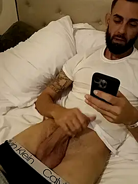 Snapshot of momentum2023 chatting on November 30, 2025, 4:24 am momentum2023 online show from November 30, 2025, 4:24 am