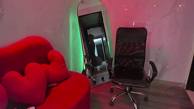 Snapshot of LilithCooperr_ chatting on January 9, 2026, 10:39 pm LilithCooperr online show from January 9, 2026, 10:39 pm