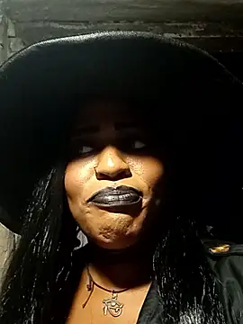 Snapshot of AmazonianMistress chatting on October 31, 2025, 2:41 am AmazonianMistress online show from October 31, 2025, 2:41 am