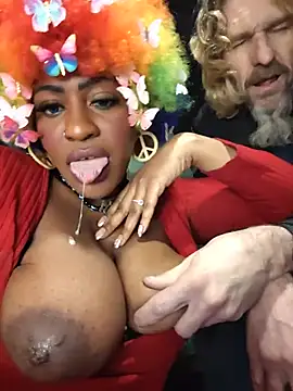Snapshot of AmazonianMistress chatting on May 22, 2026, 1:25 am AmazonianMistress online show from May 22, 2026, 1:25 am