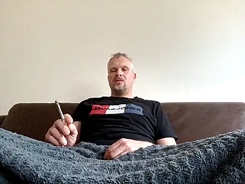 Snapshot of Heidemensch chatting on March 20, 2025, 2:32 pm Heidemensch online show from March 20, 2025, 2:32 pm