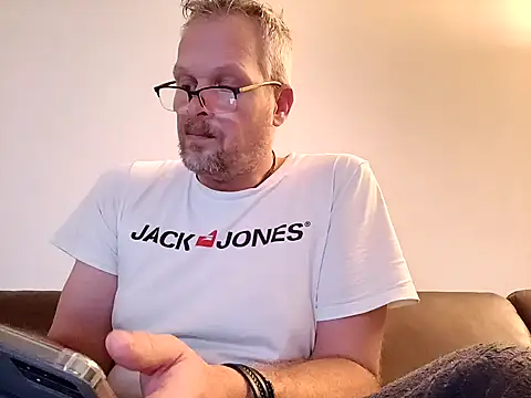 Snapshot of Heidemensch chatting on December 22, 2024, 6:37 pm Heidemensch online show from December 22, 2024, 6:37 pm