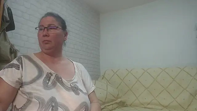 Snapshot of EmmaSquirt chatting on February 13, 2025, 9:27 pm EmmaSquirt online show from February 13, 2025, 9:27 pm