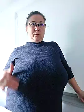 Snapshot of EmmaSquirt chatting on March 19, 2025, 3:40 pm EmmaSquirt online show from March 19, 2025, 3:40 pm