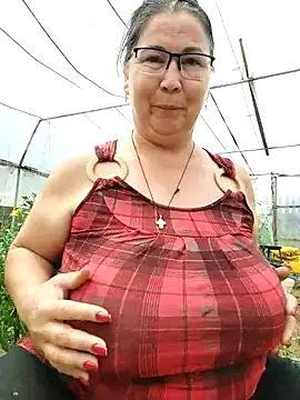 Snapshot of EmmaSquirt chatting on June 2, 2026, 10:48 am EmmaSquirt online show from June 2, 2026, 10:48 am