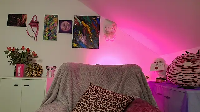 Snapshot of PinkHurricaneOfficial chatting on December 2, 2025, 2:41 pm PinkHurricaneOfficial online show from December 2, 2025, 2:41 pm