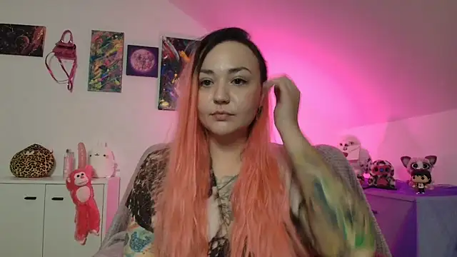 Snapshot of PinkHurricaneOfficial chatting on November 10, 2025, 4:23 pm PinkHurricaneOfficial online show from November 10, 2025, 4:23 pm