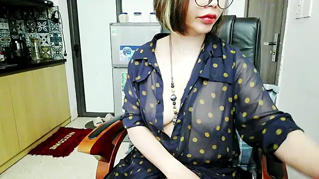 Snapshot of Miu-Le chatting on November 6, 2025, 5:17 pm Miu-Le online show from November 6, 2025, 5:17 pm