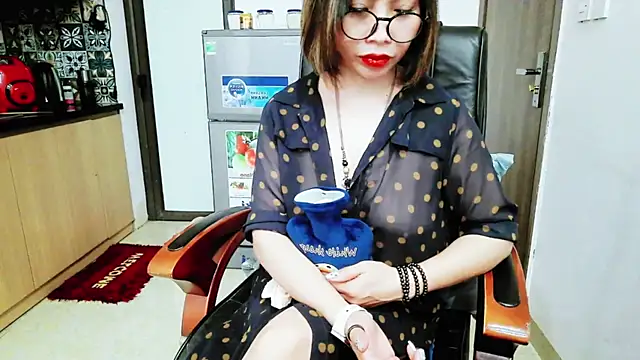 Snapshot of Miu-Le chatting on November 23, 2025, 7:02 pm Miu-Le online show from November 23, 2025, 7:02 pm