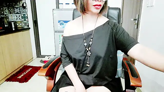 Snapshot of Miu-Le chatting on November 2, 2025, 8:36 pm Miu-Le online show from November 2, 2025, 8:36 pm