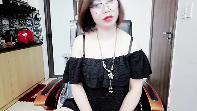 Snapshot of Miu-Le chatting on November 7, 2025, 9:36 am Miu-Le online show from November 7, 2025, 9:36 am