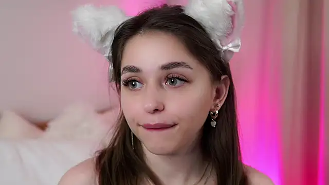 Snapshot of EstherMitchel chatting on February 4, 2025, 4:15 am EstherMitchel online show from February 4, 2025, 4:15 am