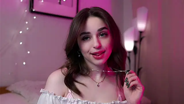 Snapshot of EstherMitchel chatting on March 1, 2025, 1:22 am EstherMitchel online show from March 1, 2025, 1:22 am