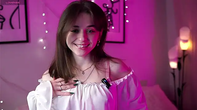 Snapshot of EstherMitchel chatting on February 14, 2025, 1:13 am EstherMitchel online show from February 14, 2025, 1:13 am