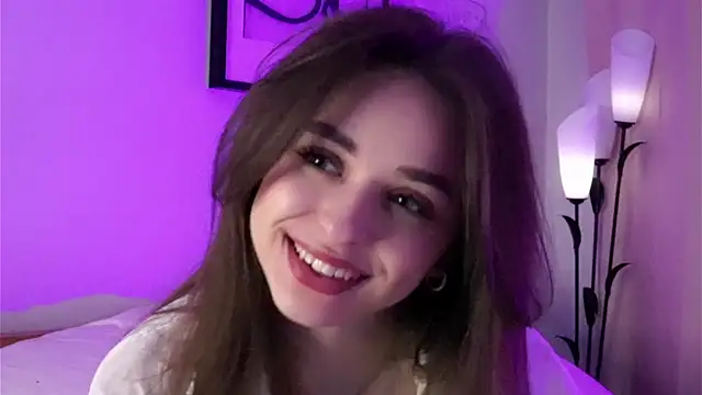 Snapshot of EstherMitchel chatting on March 18, 2025, 12:19 am EstherMitchel online show from March 18, 2025, 12:19 am