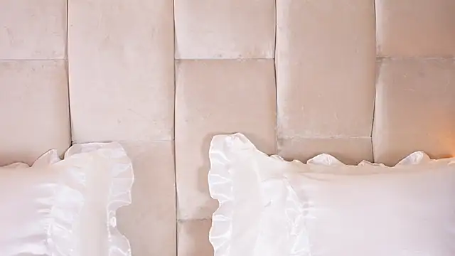 KiraKayleigh1 online show from February 13, 2026, 10:32 pm