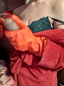  Kitti  online show from November 19, 2025, 5:46 pm