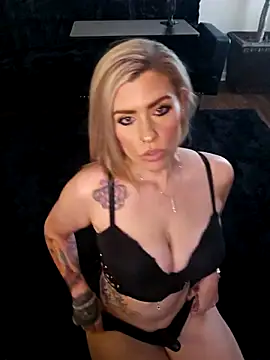 ellieconradxo online show from October 6, 2025, 5:02 pm