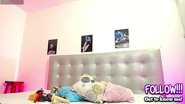 horny-juliette online show from March 24, 2026, 3:23 pm