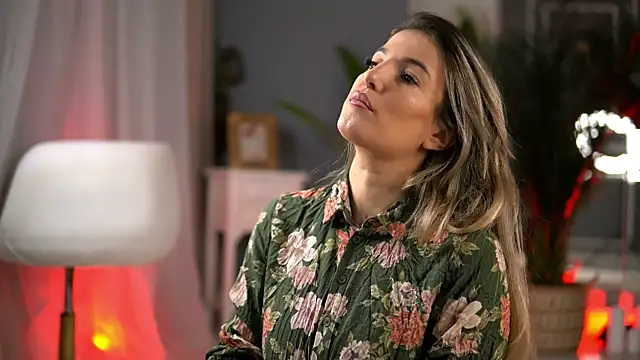 Snapshot of KellyMathews chatting on November 25, 2025, 3:18 am KellyMathews online show from November 25, 2025, 3:18 am