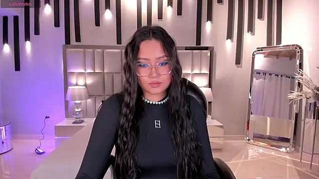 Snapshot of AmberLewis_ chatting on November 1, 2025, 3:35 am AmberLewis online show from November 1, 2025, 3:35 am