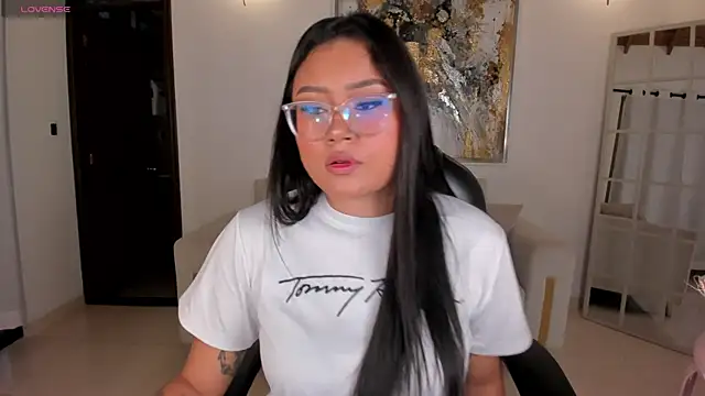 Snapshot of AmberLewis_ chatting on November 16, 2025, 10:46 pm AmberLewis online show from November 16, 2025, 10:46 pm