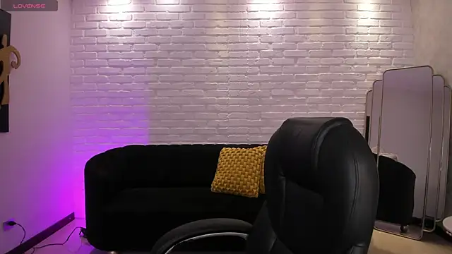 Snapshot of AmberLewis_ chatting on November 29, 2025, 2:44 am AmberLewis online show from November 29, 2025, 2:44 am