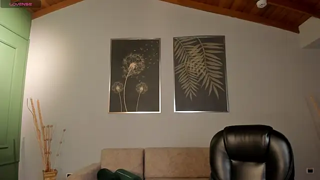 Snapshot of AmberLewis_ chatting on October 24, 2025, 3:05 am AmberLewis online show from October 24, 2025, 3:05 am