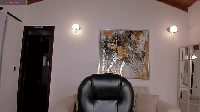 Snapshot of AmberLewis_ chatting on October 28, 2025, 3:29 am AmberLewis online show from October 28, 2025, 3:29 am