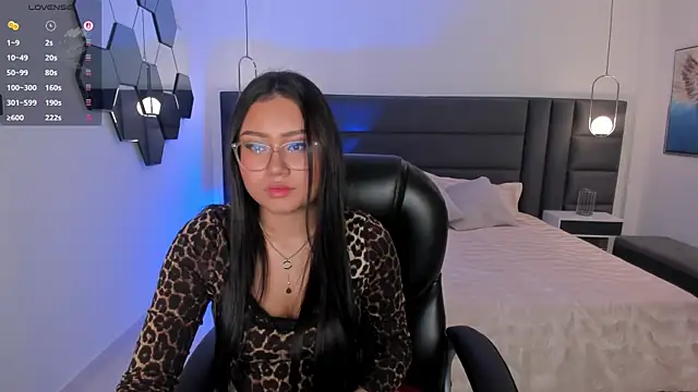 Snapshot of AmberLewis_ chatting on November 27, 2025, 11:27 pm AmberLewis online show from November 27, 2025, 11:27 pm