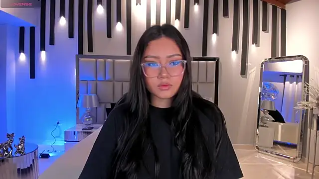 Snapshot of AmberLewis_ chatting on November 6, 2025, 2:59 am AmberLewis online show from November 6, 2025, 2:59 am