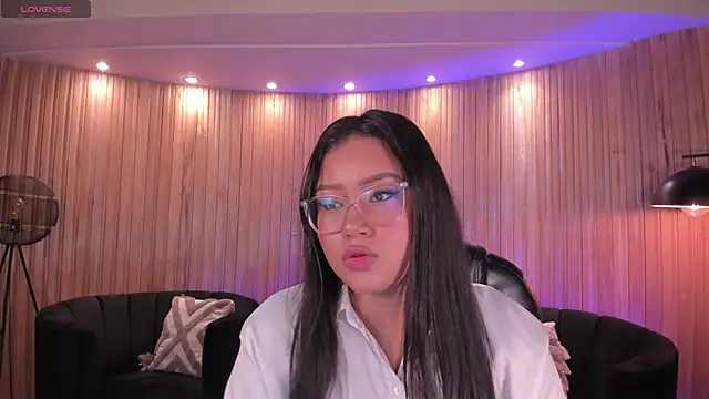 Snapshot of AmberLewis_ chatting on November 14, 2025, 3:21 am AmberLewis online show from November 14, 2025, 3:21 am