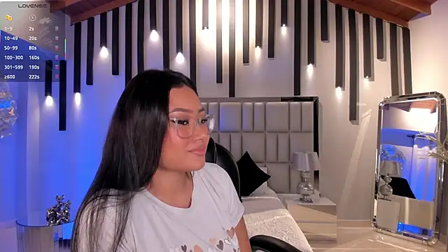 Snapshot of AmberLewis_ chatting on November 5, 2025, 3:20 am AmberLewis online show from November 5, 2025, 3:20 am