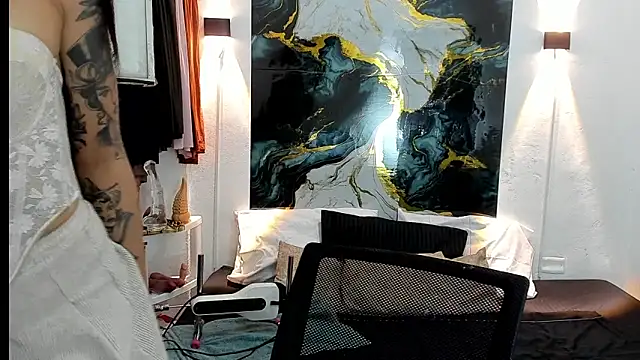 chaymae nah  online show from December 22, 2025, 2:44 am