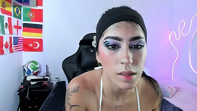 chaymae nah  online show from June 23, 2026, 12:52 am