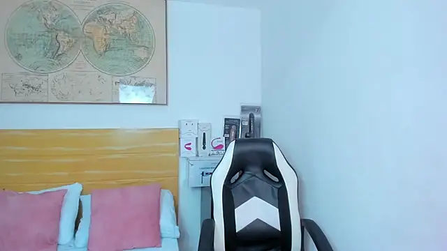 chaymae nah  online show from February 21, 2025, 7:54 pm