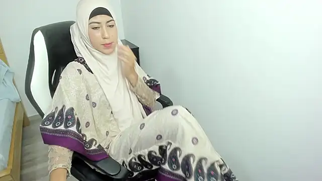 chaymae nah  online show from March 10, 2025, 3:52 pm