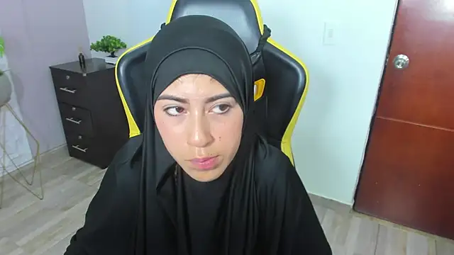 chaymae nah  online show from March 19, 2025, 10:31 pm