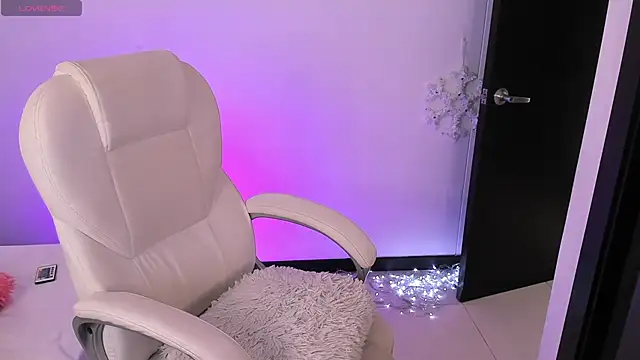 Snapshot of nyna_1 chatting on February 13, 2025, 8:45 pm nyna 1 online show from February 13, 2025, 8:45 pm