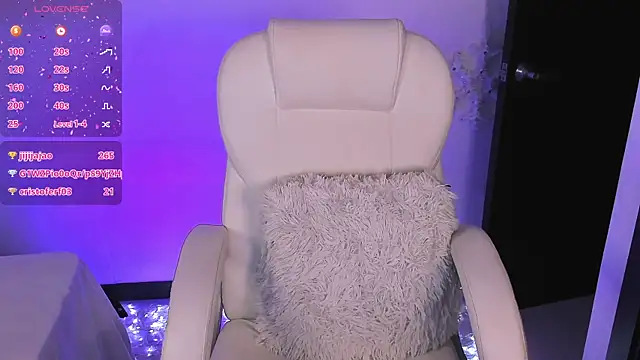 Snapshot of nyna_1 chatting on February 16, 2025, 1:14 am nyna 1 online show from February 16, 2025, 1:14 am