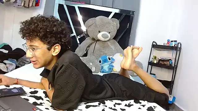 Snapshot of harrytwink18 chatting on February 19, 2026, 6:16 pm harrytwink18 online show from February 19, 2026, 6:16 pm