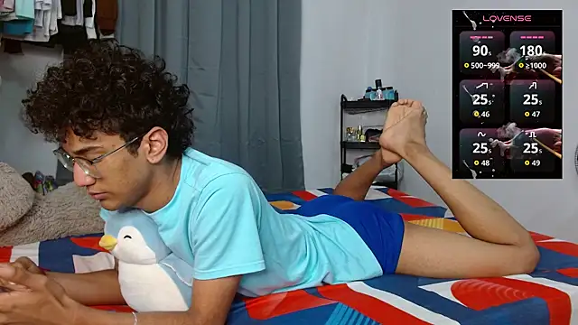 Snapshot of harrytwink18 chatting on February 7, 2026, 12:07 am harrytwink18 online show from February 7, 2026, 12:07 am