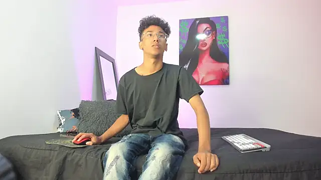 Snapshot of harrytwink18 chatting on February 27, 2025, 1:28 pm harrytwink18 online show from February 27, 2025, 1:28 pm